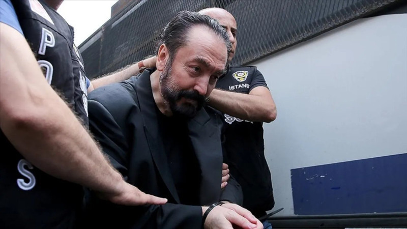 Adnan Oktar, 8 bin 658 yıl hapis cezasına çarptırıldı.